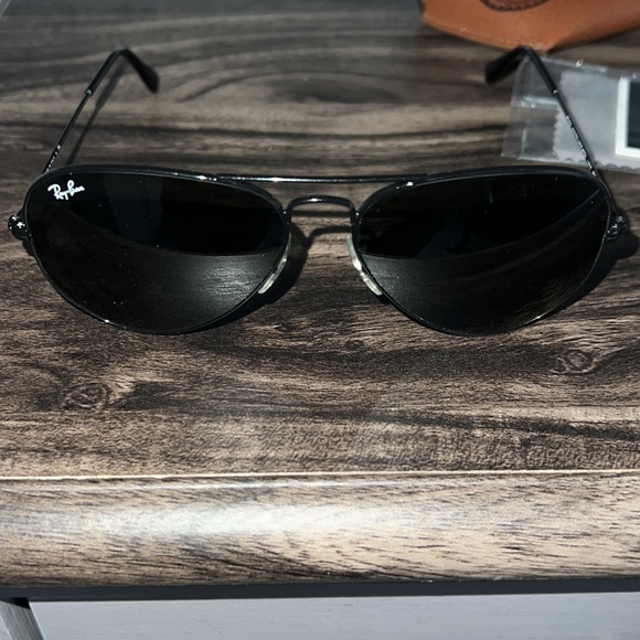 Ray Ban sunglasses with case and cloth - Picture 2 of 6